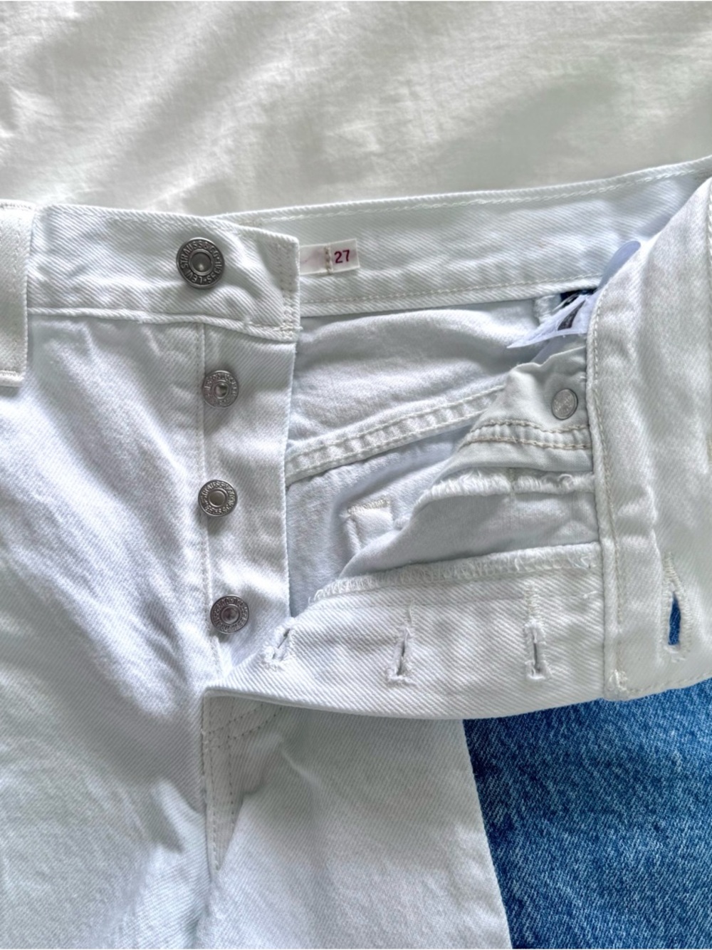 Levi’s Wedge Short Two-Tone White and Blue Denim Cutoff Shorts | Size 27 - Picture 6 of 7